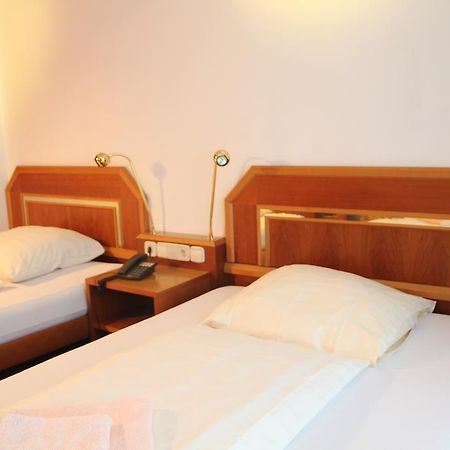 Wali'S Hotel Bielefeld Bagian luar foto
