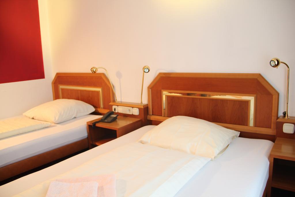 Wali'S Hotel Bielefeld Bagian luar foto