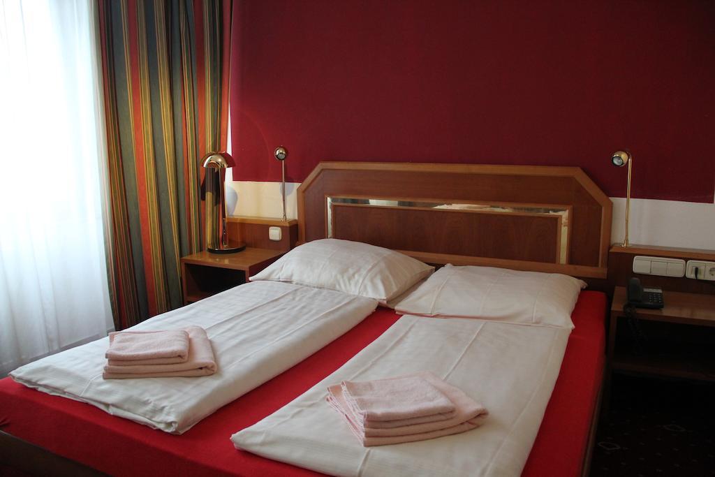 Wali'S Hotel Bielefeld Bagian luar foto
