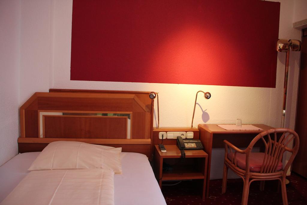 Wali'S Hotel Bielefeld Ruang foto