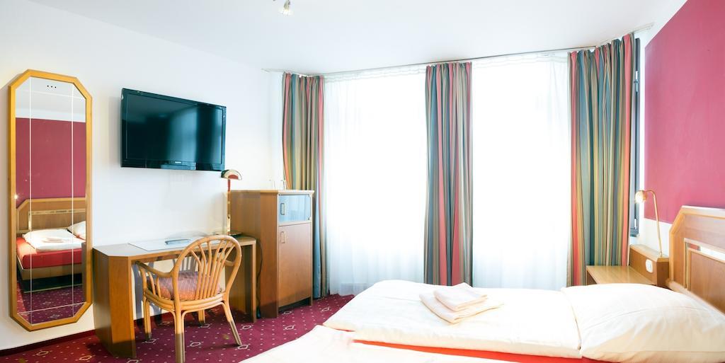 Wali'S Hotel Bielefeld Bagian luar foto