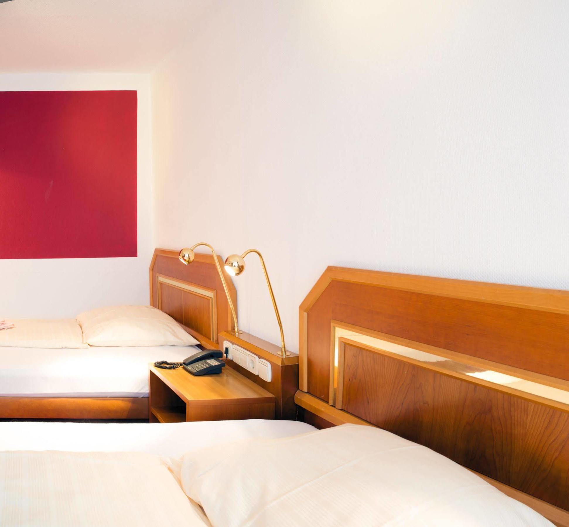 Wali'S Hotel Bielefeld Bagian luar foto