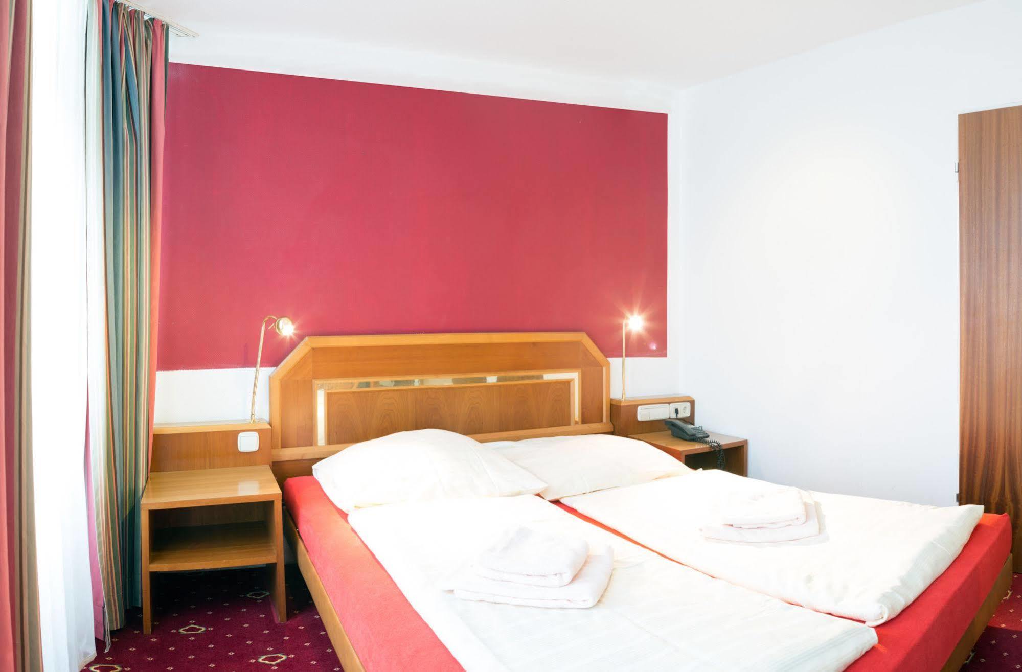 Wali'S Hotel Bielefeld Bagian luar foto
