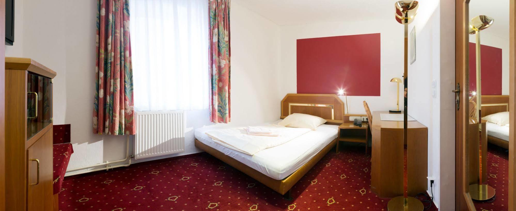 Wali'S Hotel Bielefeld Bagian luar foto