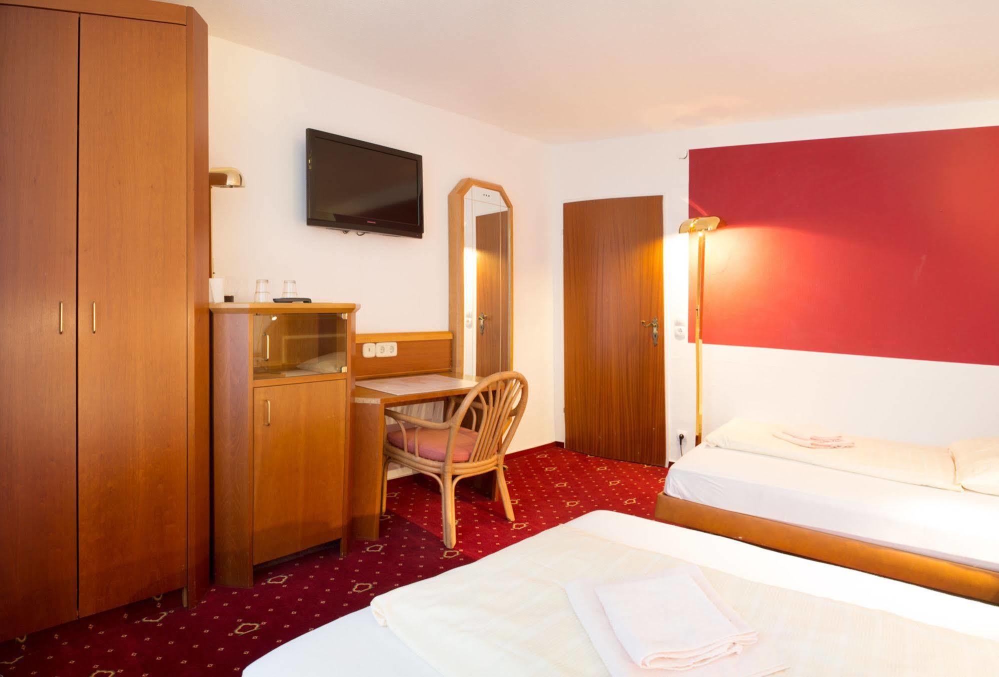 Wali'S Hotel Bielefeld Bagian luar foto