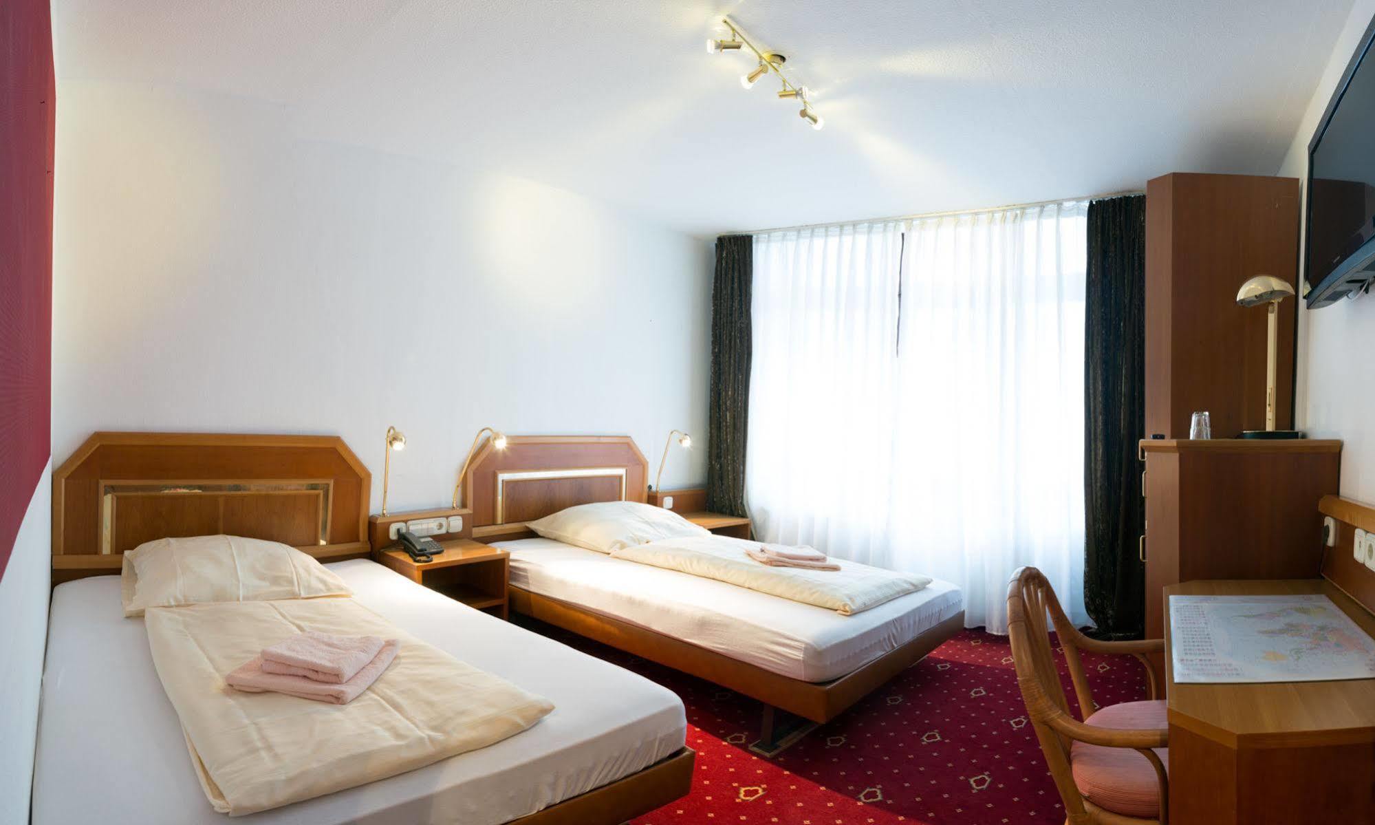 Wali'S Hotel Bielefeld Bagian luar foto